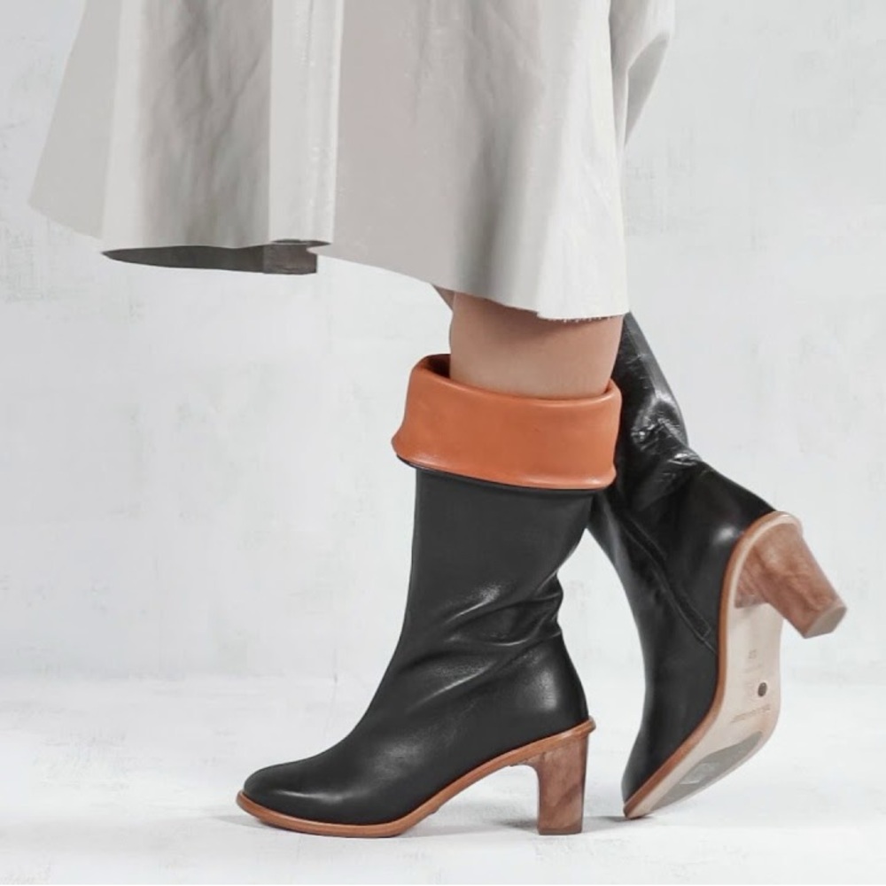 Neosens Black Leather Knee-High Boots